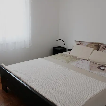 Apartment Una شقة *