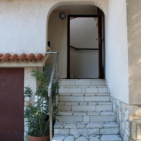 Apartment Una Premantura